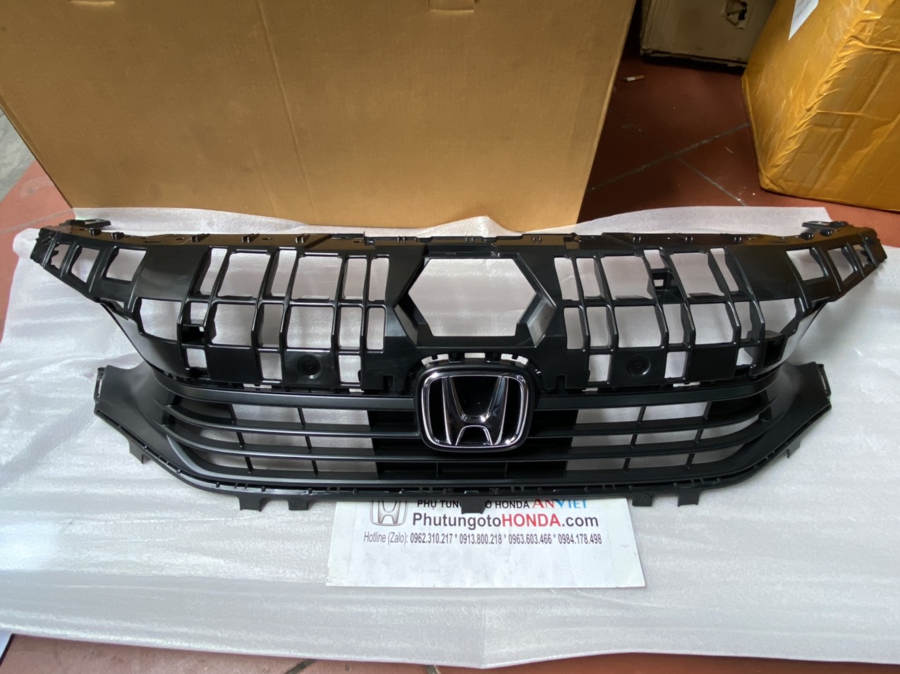 Mặt ca lăng xe Honda CIVIC 2022